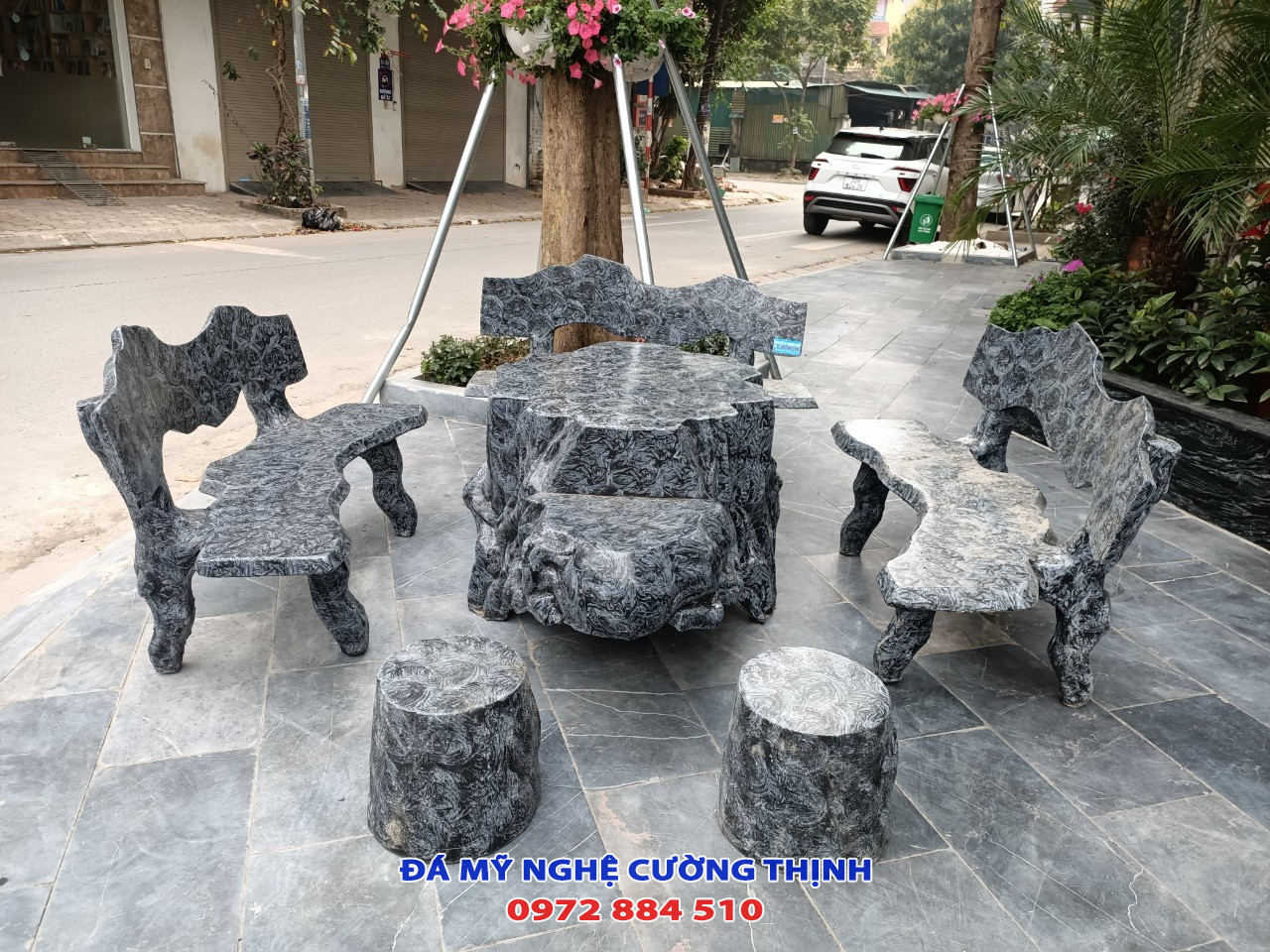 Bàn ghế đá