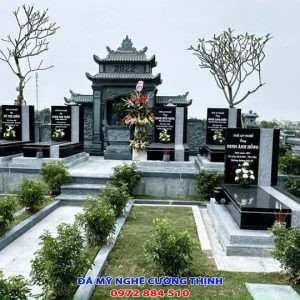 Khu lăng mộ đá xanh rêu