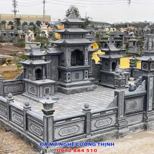 Khuôn viên khu lăng đá xanh đen