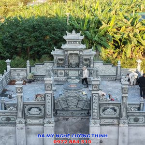 Khu lăng mộ đá xanh rêu